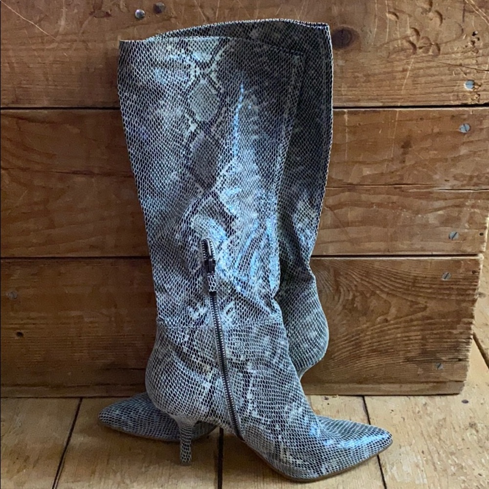 B. Mokowsy Boots